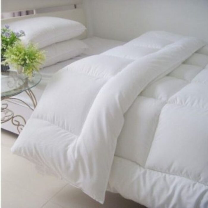 Pilota pentru 2 persoane cu puf siliconat 200×220 cm + 2 perne antialergice 50×70 cm