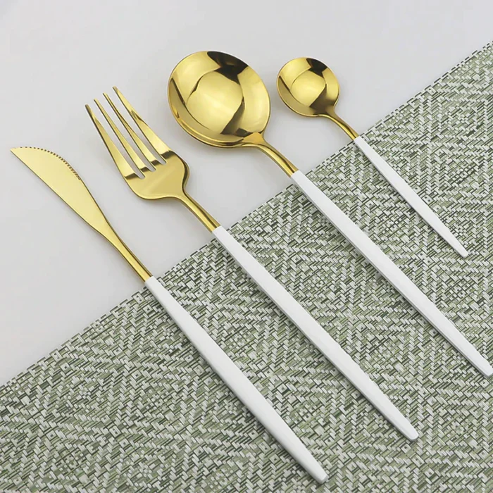 Set tacamuri, in stil portughez 24 piese Auriu-Alb
