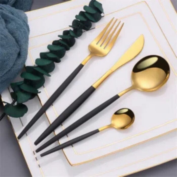 Set tacamuri, in stil portughez 24 piese Auriu - Negru